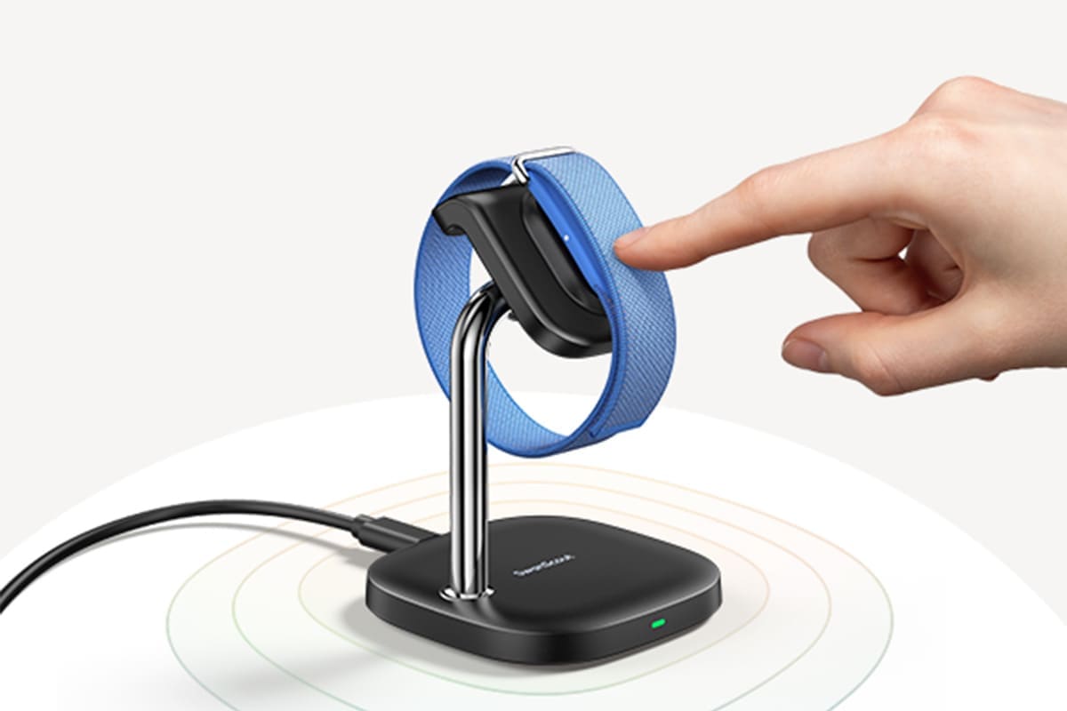Easy smartwatch placement and green LED indicator on fitbit wireless charging station with SwanScout S10034FA